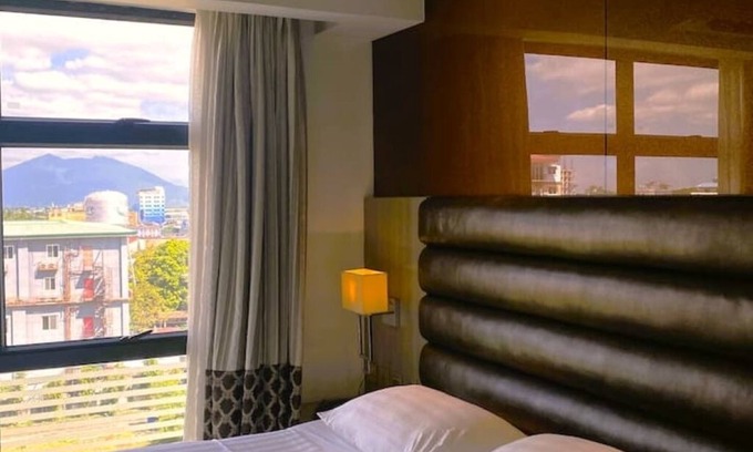 Balibago Hotel | Prime Asia Hotel Deluxe with Glass CR