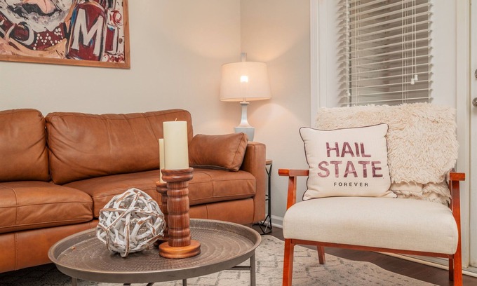 Starkville Condo | Prime Location | 1st Floor No stairs | Walk 2 MSU