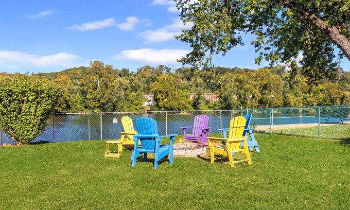 Gulph Mills House | Prime Location/Easy Parking/Kayaks/River