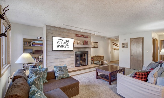 Breckenridge Condo | Prime Location Incredible Amenities Hot Tub Wifi