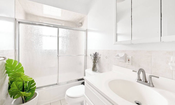 Southeast Yonkers House | Prime Luxury NYC with Balcony+Gameroom+Free Parking!