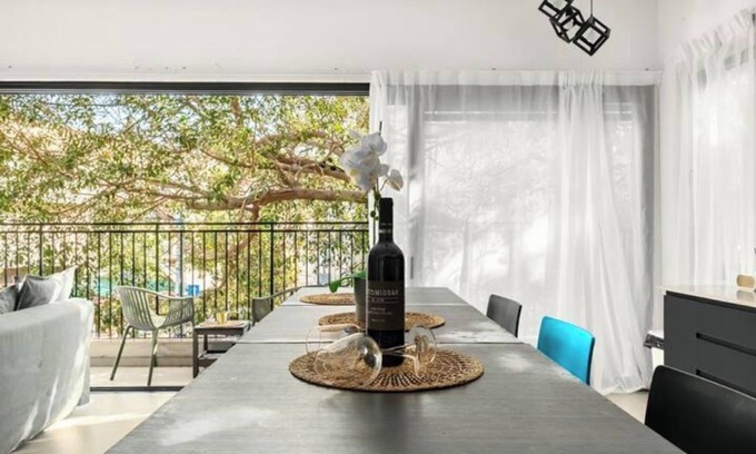 Kerem HaTeimanim Apartment | Prime Rotshield 3BR + Balcony