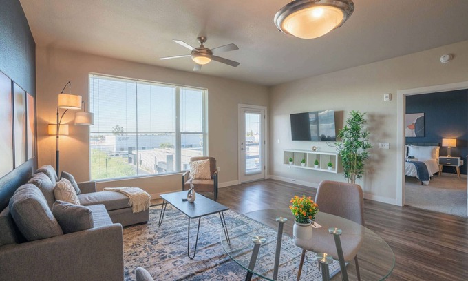 Tempe Apartment | Prime Spot Apt | Pool, Gym, Balcony, W/D, Parking
