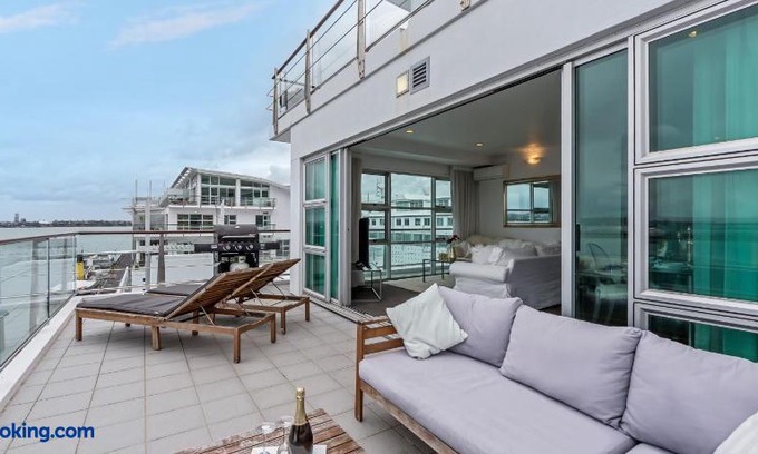 Auckland Central Business District Apartment | Princes Wharf 2br Sub-Penthouse