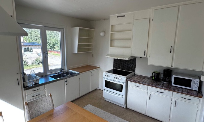Hallabrottet Apartment | Prisvärd Lägenhet Nära Kumla & Örebro!