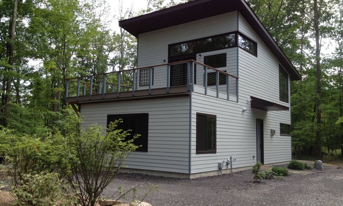 Woodstock House | Privacy & Luxury @ Heart of Woodstock w/Hot Tub