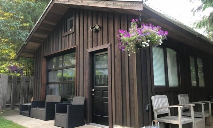 Garibaldi Highlands Cabin | Private 1bdrm+loft Cabin/Cottage