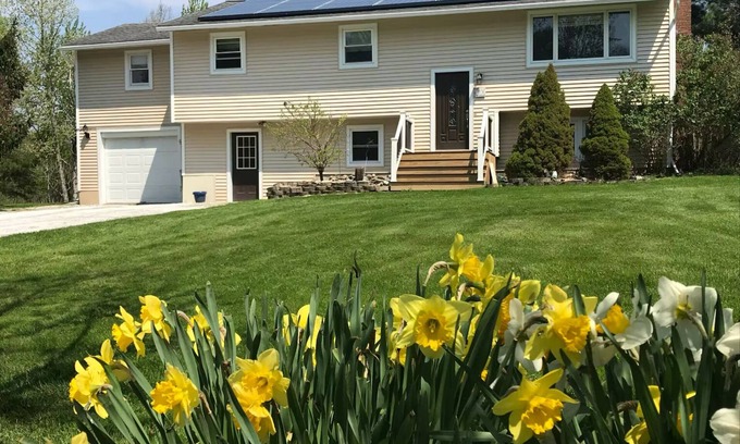 Williston North Apartment | Private 1st floor of house in quiet neighborhood