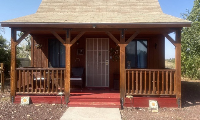Valle Cabin | Private 2-Person Cabin near Grand Canyon (Bed & Breakfast)