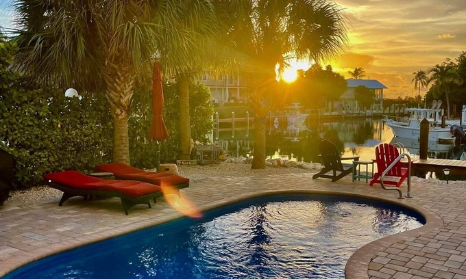 Marathon Villa | Private 4/3 Pool Heater/Dock/Kayaks/Bikes,etc