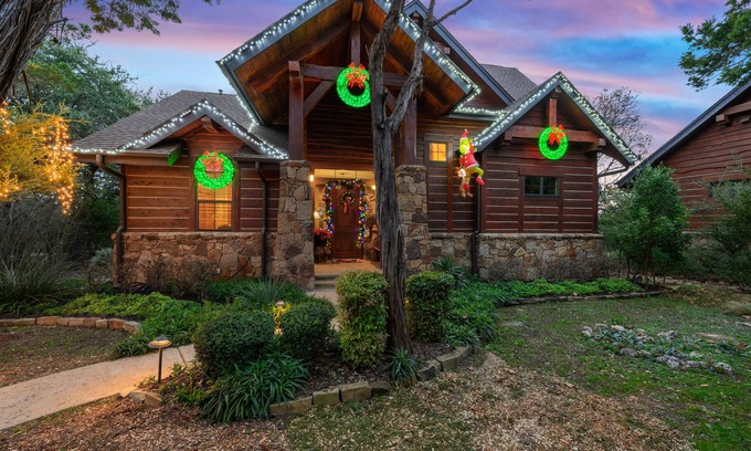 Leander Cabin | Private 5 Star Retreat overlooking Lake Travis