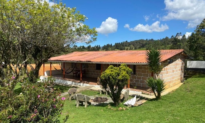 Guarne House | Private accommodation with Jacuzzi, wifi and BBQ area