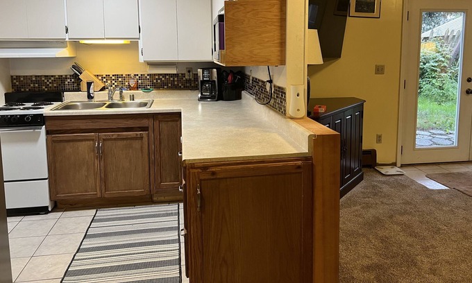 Taku - Campbell Apartment | Private apartment furnished with yard and hot tub