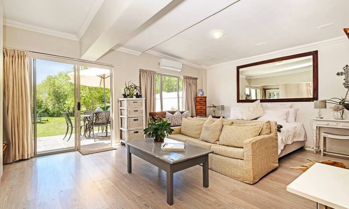 Stellenbosch Apartment | Private Apartment Located on Golfing Green in Exclusive Winelands Estate
