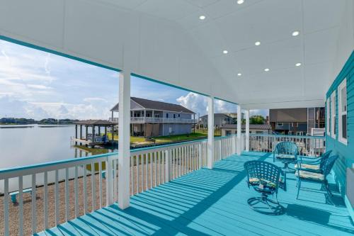 Hitchcock House | Private Bayfront Access 10 Mi to Galveston Beaches