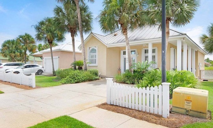 Avalon Beach Estates House | Private Beach Access + Beach Chair Setup Included ~ Coastal Cottage at Maravilla