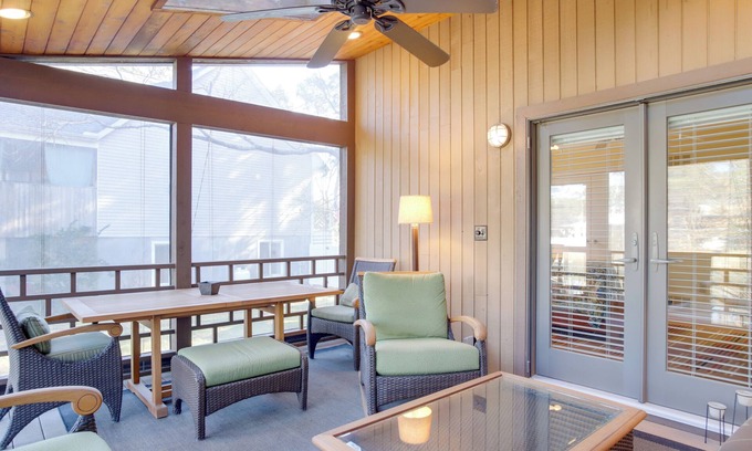 North Shores House | PRIVATE BEACH! CANAL VIEWS! LINENS INCLUDED!