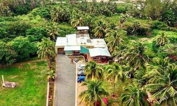 Bajura Apartment | PRIVATE BEACH PATH a place to stay after you play all day!
