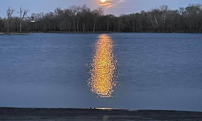 Saint Mary Of The Woods House | Private Beach House on the Lake – Ideal for Groups, Events, and Lakeside Recreation