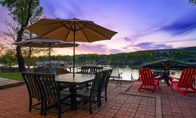 Burnet House | Private Boat Launch | Lakefront | Putting Green | Firepit