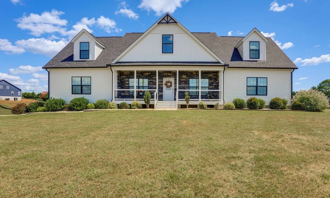 Livingston House | Private Boat Slip on Lake Anna: 3,000-Sq-Ft Home!