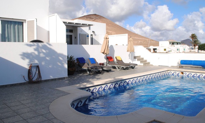 La Asomada House | Private bungalow for 6 people. with sea view, wifi and heated pool (4mX8m)