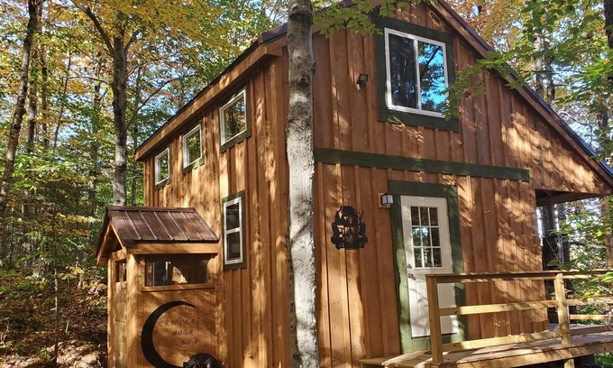 Grafton Cabin | Private cabin on water nestled in foothills of scenic Mt. Cardigan