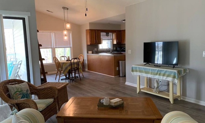 Greenville Condo | Private Condo, Central, Travel Nurses Welcome