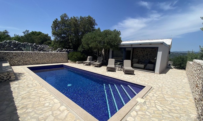 Vinisce Cottage | Private Cottage in olive grove with heated Pool.