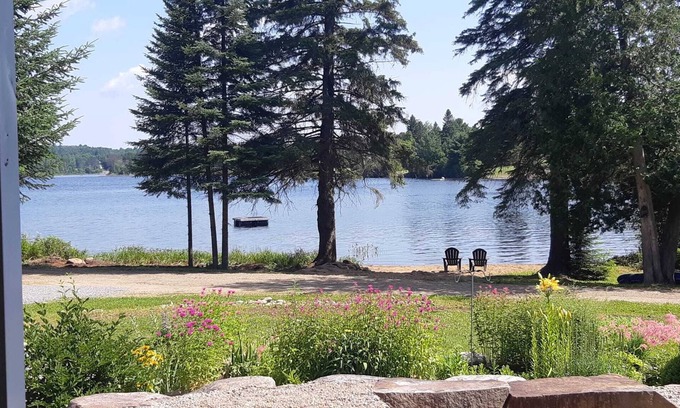 Whitney Cottage | Private Cottage minutes to Algonquin Park