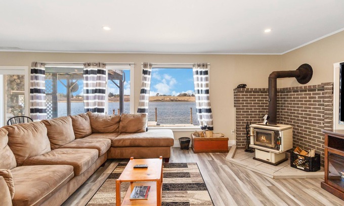 Heckmans Island Cottage | Private cottage on the ocean with a beautiful view that you’ll love.