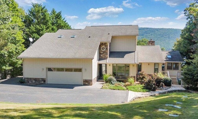 Huddleston House | Private Dock,Indoor Pool, and Hot Tub