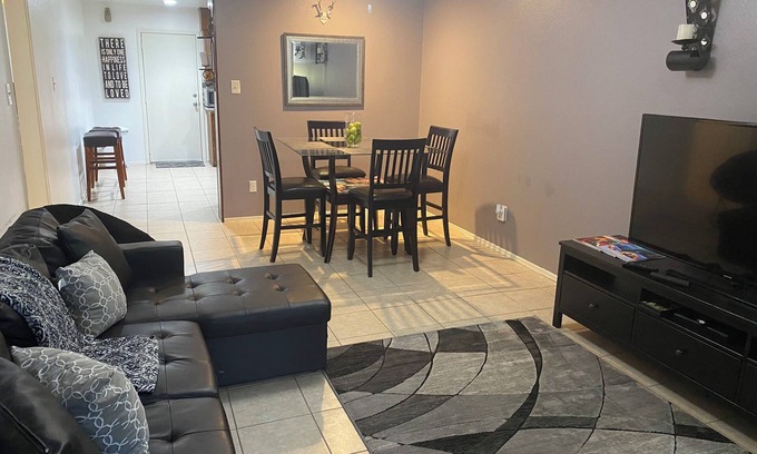 Southeast Houston House | Private Duplex #1 - Houston Hobby/ClearLake/Galveston/Pasadena/Downtown