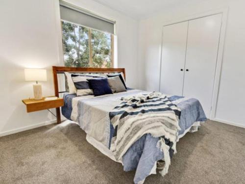 Westmeadows Apartment | Private Entry Guest Suite- 6 minutes to Airport