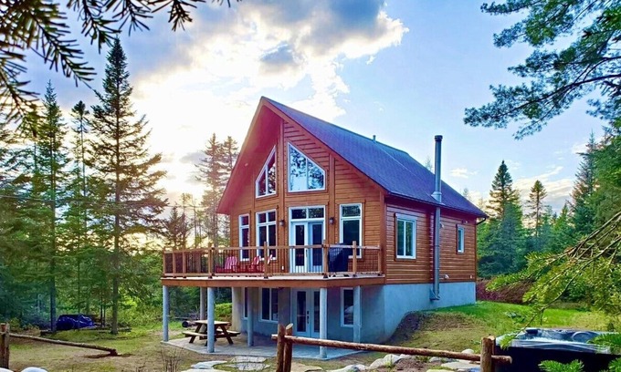 Saint Come Ski Chalet | ★Private Getaway★ Spac w/ Outdoor Spa | St-Côme