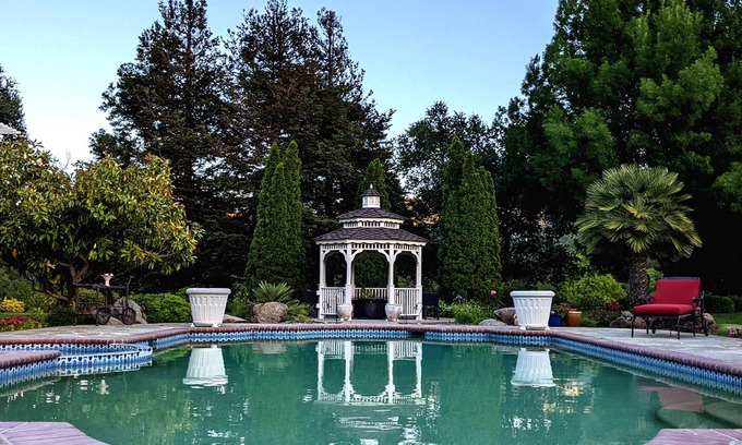 Gilroy House | Private guest suite with pool and stunning views