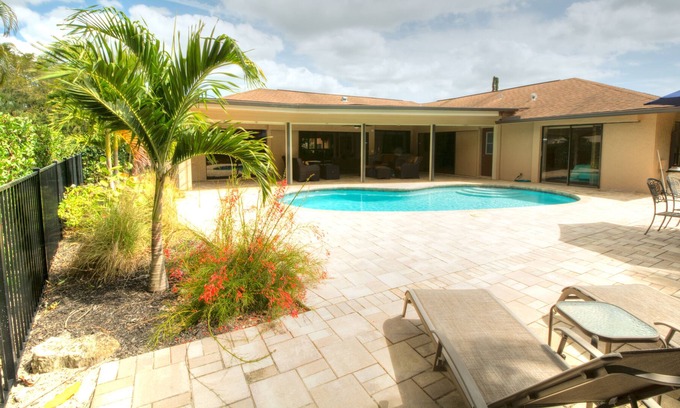 Kings Lake House | PRIVATE HEATED POOL * GRILL * ALL DAY SUN AT BACKYARD * CLOSE TO THE BEACH *