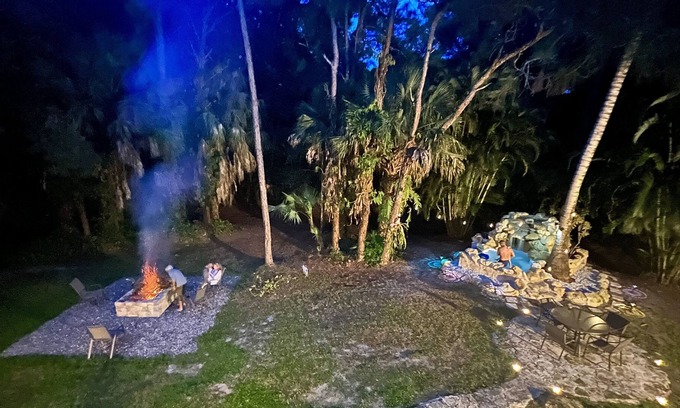 Jupiter Farms House | 🔥 Private Hidden Gem w/ Hot Tub & Waterfall 10 miles from the Beach 🏖️