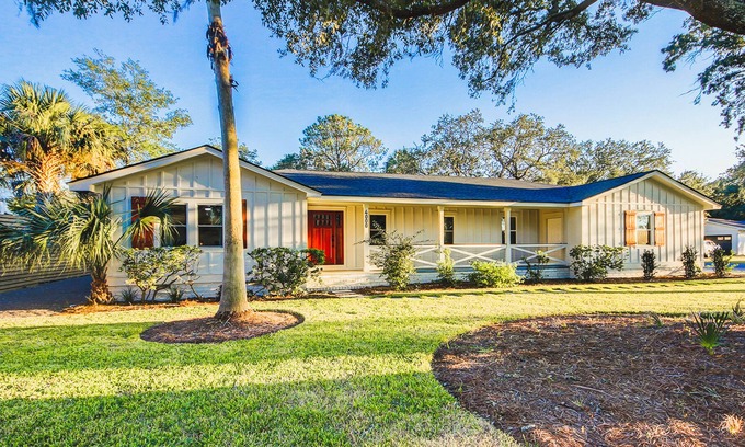 Isle of Palms House | Private home near marina with fenced yard, covered deck, firepit & grill