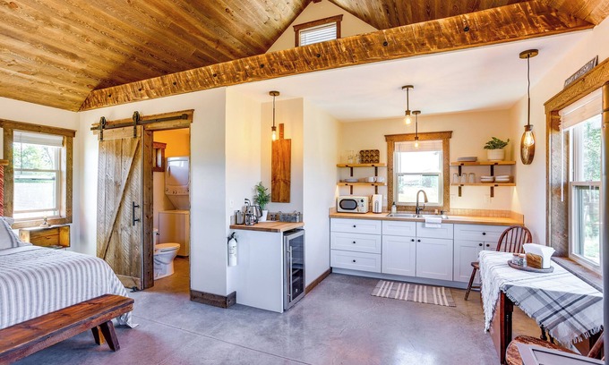 Del Norte Apartment | Private Home w/Hot Tub & Rio Grande River Access!