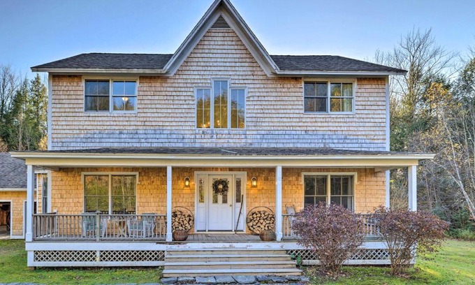 Montgomery Center House | Private Home with Hot Tub Near Jay Peak Slopes