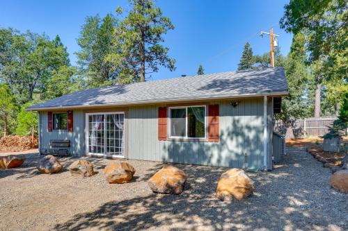 Shingletown House | Private Horse Stall Unplug at Shingletown Home!