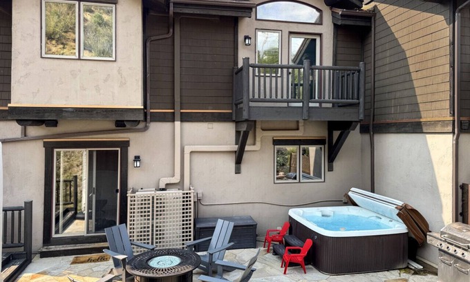 Edwards Villa | Private Hot Tub, 2700 Sq Feet, borders Open Space - Arrowhead Townhome, Beaver Creek