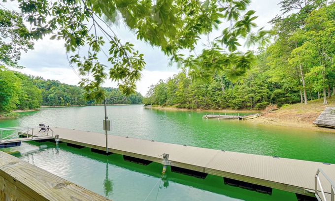 Sevierville Cabin | Private Hot Tub: Lake Resort Cabin in Sevierville!