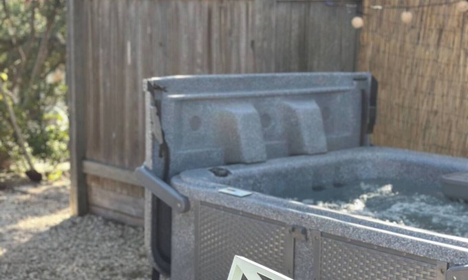 Canyon Lake Cottage | Private Hot tub - Romantic 4-Acre Escape