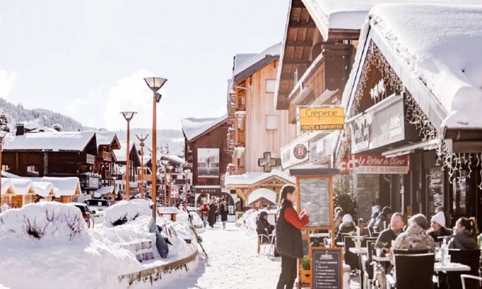 Les Gets Ski Chalet | Private Jacuzzi with views to the Exotic French Alps