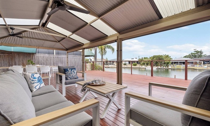 South Yunderup House | Private Jetty | Family & Pet-Friendly Retreat