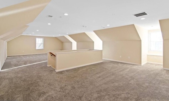 North Roland Park/Poplar Hill House | Private King & Shared Suites in Roland Park, MD