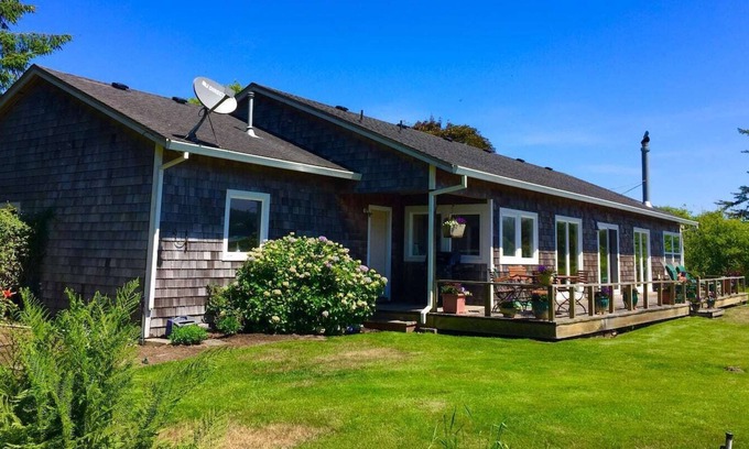 Warrenton Cottage | Private Lake Front Cottage with Dock and Amazing Views