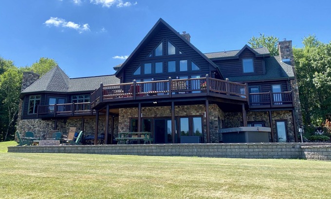 New Auburn House | Private Lake , sleeps 18 , outdoor hot tub, 6 fireplaces